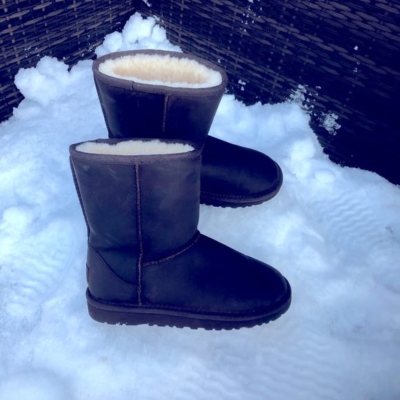 UGGs Classic Short Leather Boot Sz3 - Picture 8 of 11